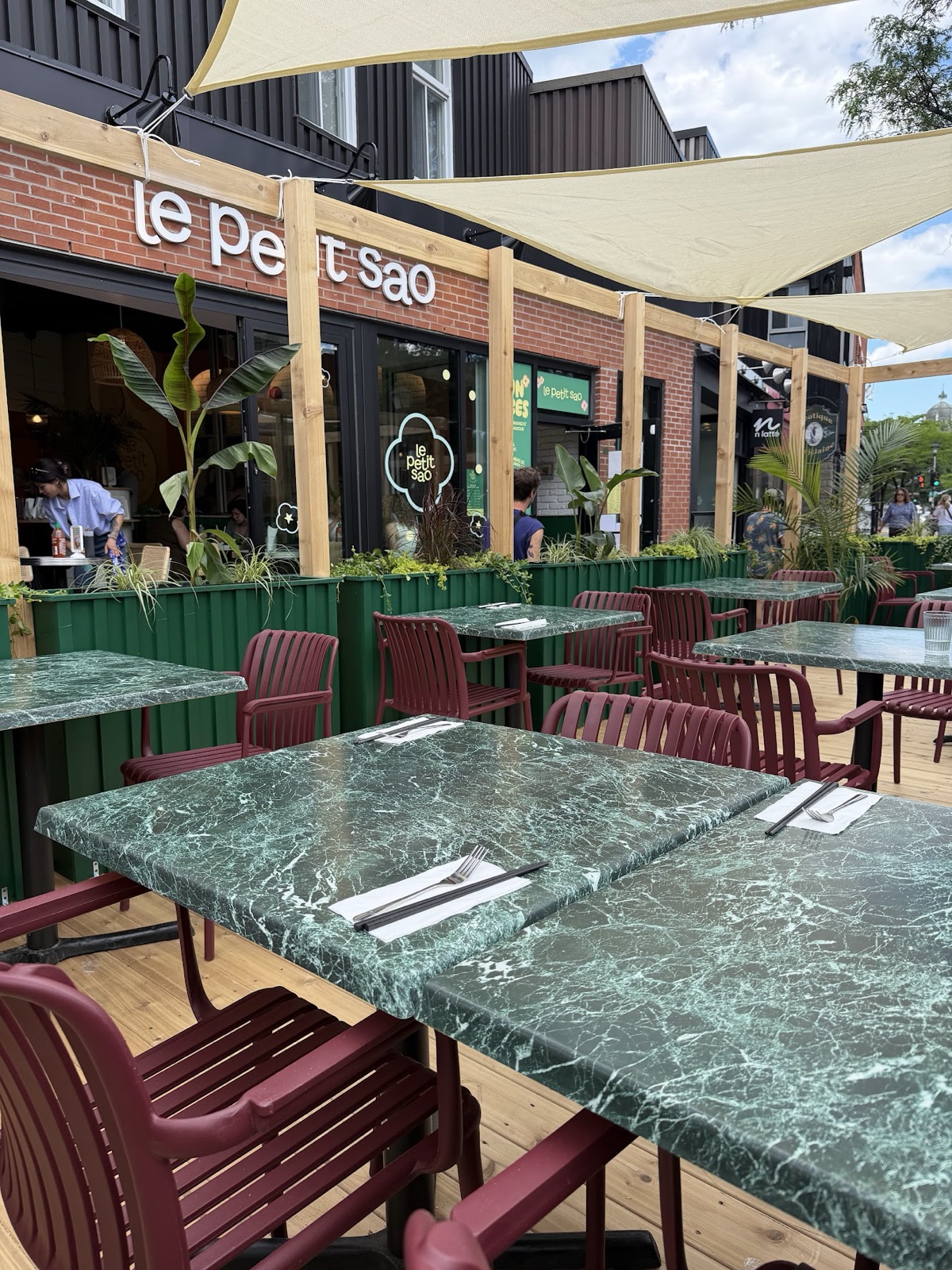 Devanture du Petit Sao, Vieux-Longueuil